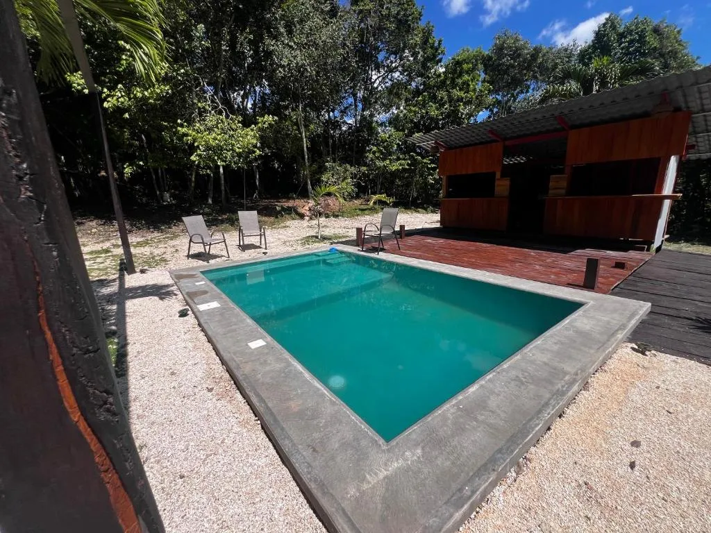Cabaña frente a la alberca